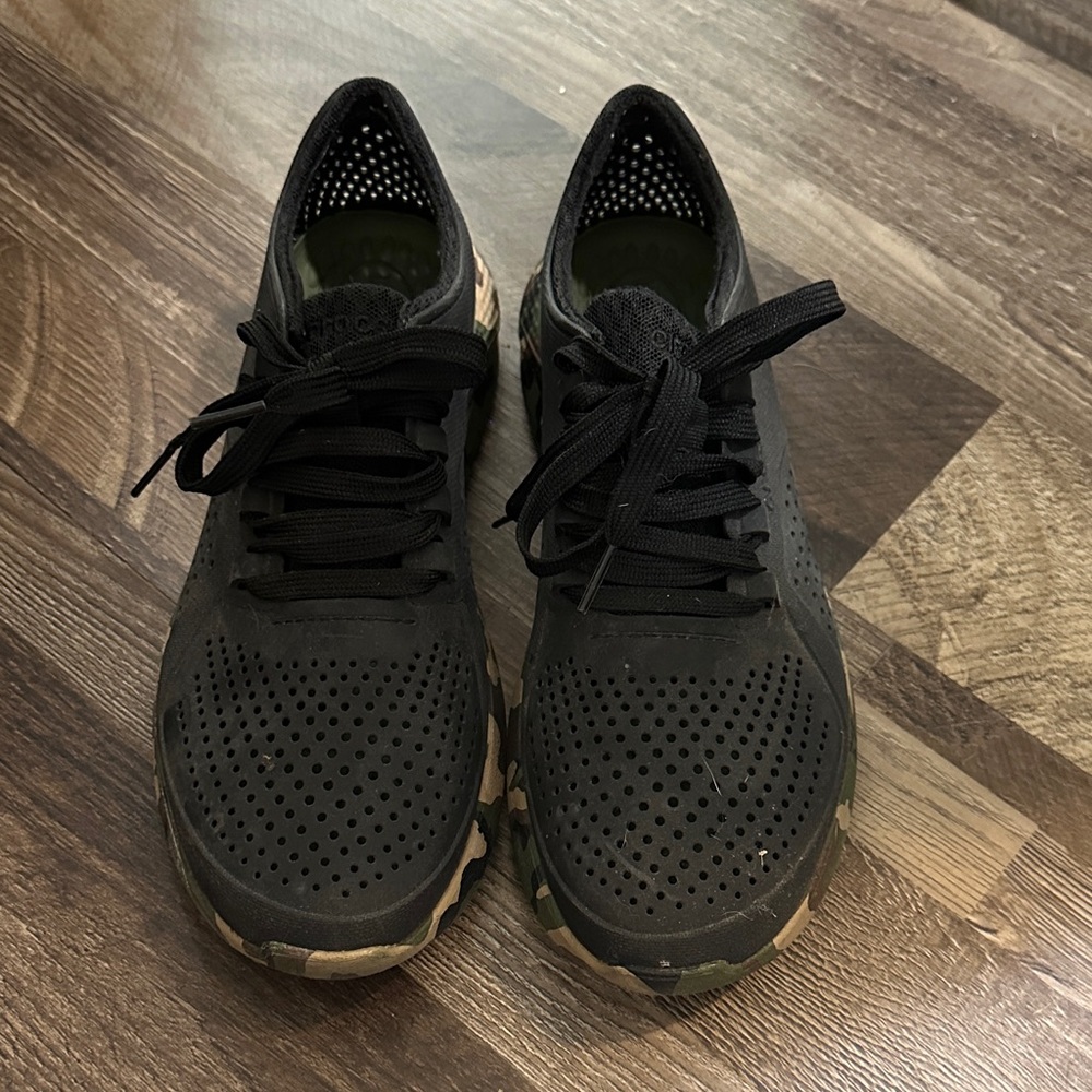 CROCS Black and Green Slip-On Shoes - Picture 5 of 5